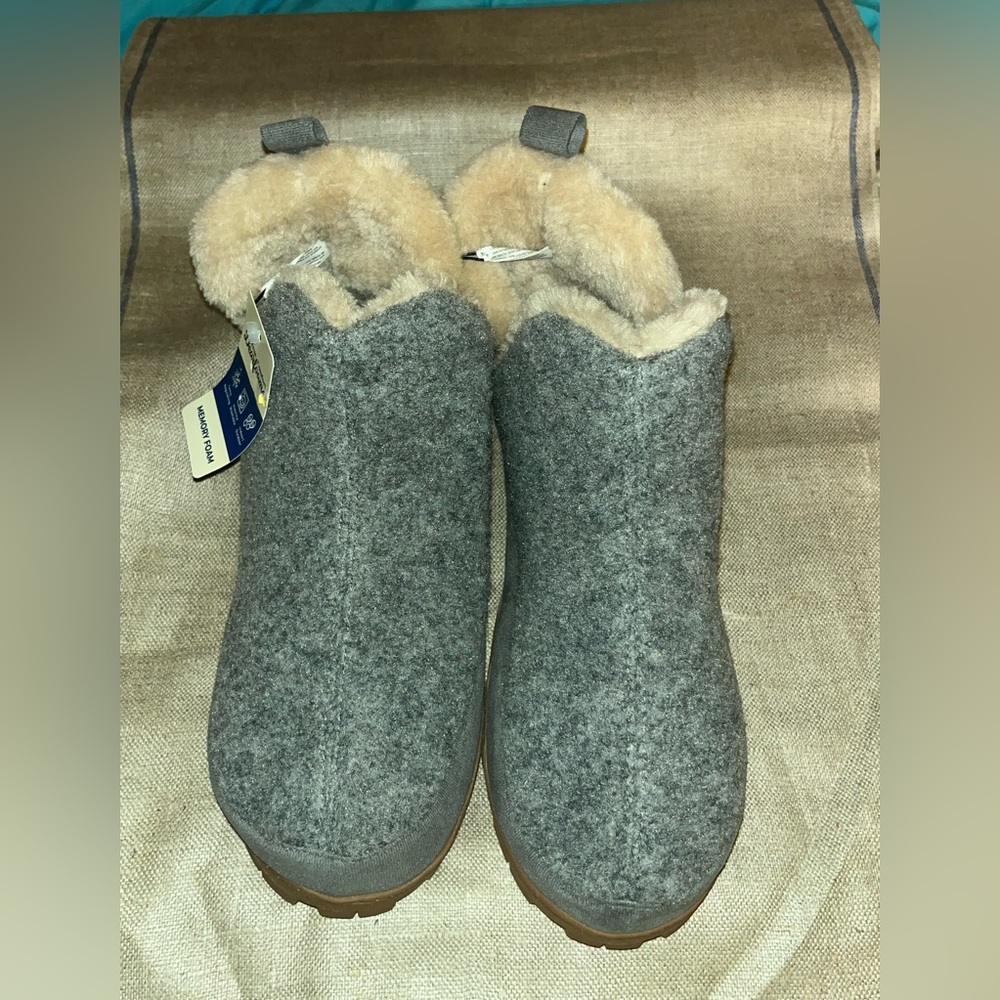 Dearfoams ~ Cozy Slippers